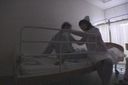 本物和宇津視頻流！ ！！　偷拍與住院病人發生性關係的護士3名護士