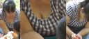 Cute young mom will let you peek at the cleavage of soft round big breasts from the chest! !!