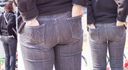 Mom makes her stretch jeans with a beautiful big ass of tremendous size tucked into a bun! !!