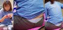 Young mom lets me peek at the pale purple girdle that is steamy from the waist of my pants! !!