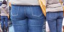 Even though the wife is correcting with a long girdle, she makes a beautiful big ass in jeans stretch on a bun and charms it! !!