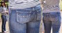 年輕的媽媽突出牛仔褲的臀部線條美麗的大屁股伸展在發髻上！ ！！