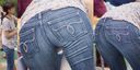 Young mom clearly highlights the hip line in jeans that stick perfectly to the beautiful buttocks! !!