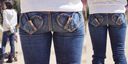 Young mom fascinates the hip line of the beautiful buttocks of tight jeans! !!