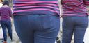 Young mom clearly highlights the round hip line on the jeans beautiful big ass stretched on the bun! !!