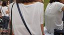 Young mom is sweaty and makes a pure white bra shine through the back of her T-shirt! !!
