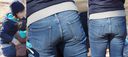 若ママさんは肥大化したジーンズ美巨尻に喰い込むパンティーのラインをクッキリと浮かび上がらせる!!