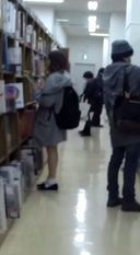 [倒置英雄]栗子形狀？ 內褲！ 美麗的女人可愛○D！ ！！ 我在一家安靜的書店拍了一張照片！