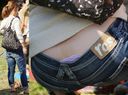 【Waist bun】Pink panties made by a cute young mom playing with her child stick out of her jeans