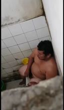 Secretly filming Gachimuchi masturbating in the bath
