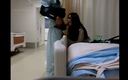 【個人拍攝】醫院裡一個年輕人下班后在病房裡和護士發生性關係的視頻被洩露了......！