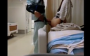 【個人拍攝】醫院裡一個年輕人下班后在病房裡和護士發生性關係的視頻被洩露了......！