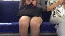 【Face-to-face panchira】White delta area clear! The pantyhose center seam is also clear! Miniskirt OL's panchira on the train!