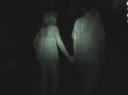 《個人拍攝》深夜，一對喜歡戶外的情侶在公園裡和朋友來了一場三人行！