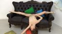 A fiercely beautiful ballerina with a trained soft body unveils her naked legs open on the sofa, which is unthinkable for ordinary people!