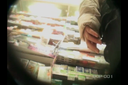 [Exposure] Real Gachi! Get a treasure video with the determination to die by secretly ♪ shooting the inside of the skirt of a gal / beautiful woman in a convenience store, in the city! !!