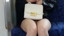 [Pure white ▽ face-to-face] The bag is too small to hide! Raw foot beautiful leg female panchira that makes you want to lick! 【4K shooting】