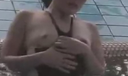 [Personal shooting] Incognito pool obscene swimsuit exposure changing room hidden chin sucking