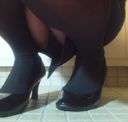 【個人拍攝】臭OL女老闆棕色黑色連褲襪鞋底鞋跟黑色緊身衣光澤新月絲襪特寫