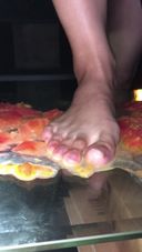 【Vertical Video】Beautiful Foot Girl's Food Crush * Tomato * Front (2) Moe (7) FETK00472