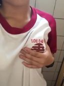 A goddess work in which an amateur girl in gym-like cosplay kneads her bilon billon while rubbing her just the right size