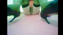 男心をくすぐられるチャイナドレス姿のアジア女神がニーハイタイツ＆ヒールを履いた美脚を開脚してバイブオナする自画撮り作品！