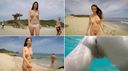 人が大勢いるビーチにて猛烈な美女が全身素っ裸でおっぱいもまんこも見られながら恥ずかしそうな表情で闊歩する露出作品！