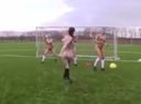 [Naked Soccer] A perverted exposure work in which many Western sportswomen enjoy playing soccer outdoors all naked!