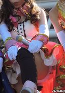 コスプレ2016冬しゃがんで少し下から撮影3人組の真ん中【動画】イベント編 2859