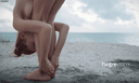 【】與自然結合的纖細美女裸體瑜伽