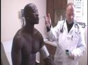 マッチョな黒人さんが身体検査で精液採取される