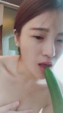 A selfie video in which a beautiful woman full of cheerful aura who seems to be active in TV commercials sticks Keuri into her dick!