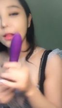 Even though she is a beautiful woman with an outstanding sense of cleanliness, I feel that my head is lowered by the goddess who shows off an impossibly erotic open leg vibrator masturbation.