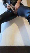 A goddess-like work that shows off masturbation using a toothbrush in slippery bondage fashion
