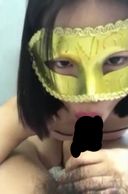 [Ejaculation in the mouth] She who let me take a picture with a mask