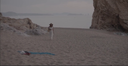 摩羅可見電影第32號豐富的性愛場景，一個男人和一個女人在海灘上互相做愛（插入）