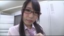 [穿著連褲襪×眼鏡的美麗女人] 【足交】 [] Chika-chan，一個戴著瘋狂可愛眼鏡的美麗制服女人！ 臉色情太可愛了！ ！！