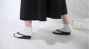 Wrinkle fetish video that can be made into tabi shoes Wearing shiny sandals and bending and stretching your ankles