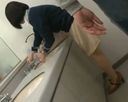 市役所トイレ張り付き　若い役所勤務のお姉さんが入ってきたので無理エッチ　個人動画