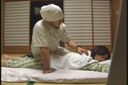 Onsen town master [Young wife target] Guest room massage Obscene act posted video.