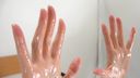濡れた女性の手フェチ　クリームと水でテカテカ艶々になった掌