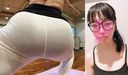 [Yoga video] Even with white tights, I wore black panties ... Serious instructor