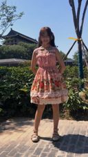 【個人撮影無修正】超可愛い美少女が公園で道端で全裸で踊り、野外露出。