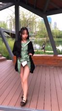 [Exhibitionist swagger] An amateur Korean girl with twin tails looks really good in a moe-type uniform costume and exposes,, buttocks, and there in parks and malls in a desperate outdoor work that exposes and knocks them down!