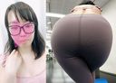 【Yoga Video】Even a gentle and neat instructor is serious during the lesson and the panty line is exposed