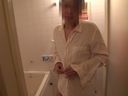 개인 촬영< > 아내에게 흰 셔츠를 입혀 샤워를 하면 생각했던 것보다 비쳐서 아내도 흥분!