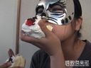 [Messy / Food Erotic] Eating Woman! I had a girl eat various things while soiling them: Suzuko-san