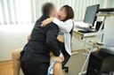 [Uncensored x personal shooting] Man's wife lover No. 2 I rushed to the office at work and forcibly vaginal shot.