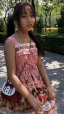 【個人撮影無修正】超可愛い美少女が公園で道端で全裸で踊り、野外露出。