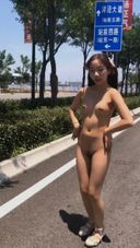 [Personal photo uncensored] Super cute beautiful girl dances naked on the roadside in the park, outdoor exposure.